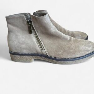 Italeau Weatherproof Suede grey ankle boots with silver hardware Sz 7.5 EU 39